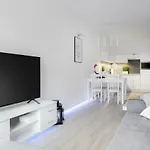 Akuratny Apartment